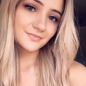 Meet your Posher, Alexia